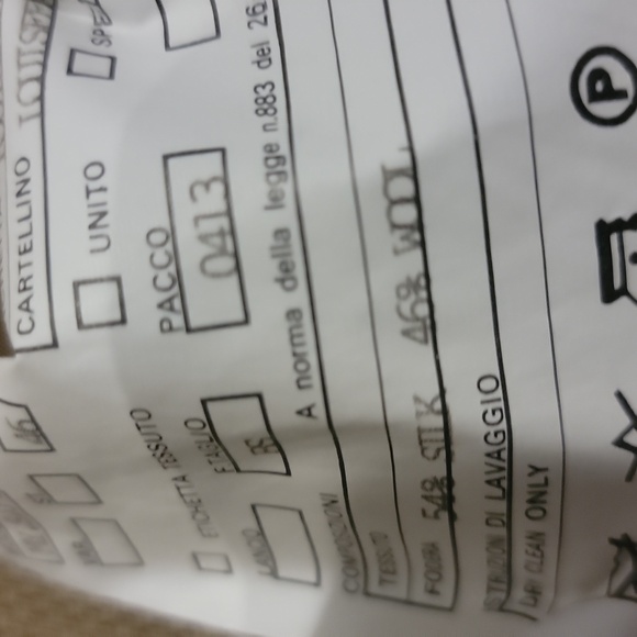 Louis Feraud Beige Jacket with Gold Buttons - Picture 5 of 5